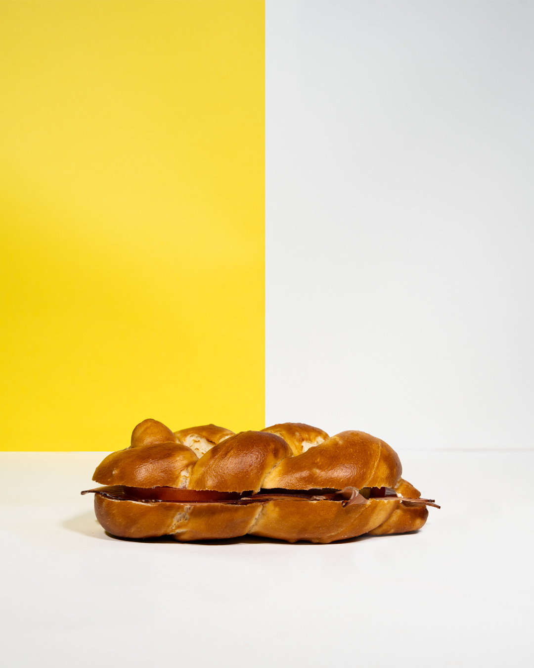 Laugenzöpfli mit Rohschinken